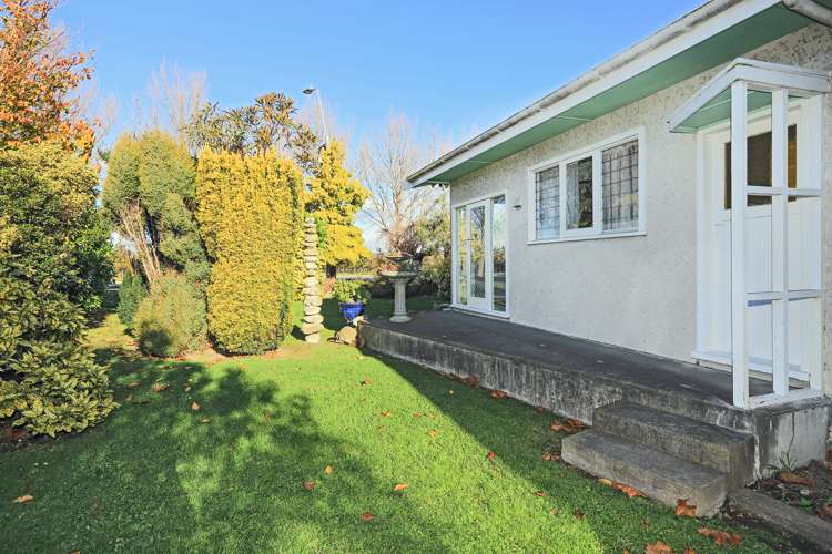 1422 Karamu Road North Mayfair_11