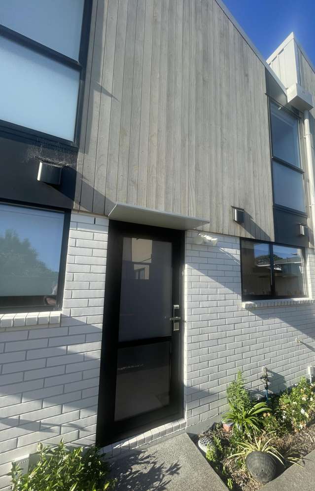 Modern & Easy-Care Home - Mount Wellington