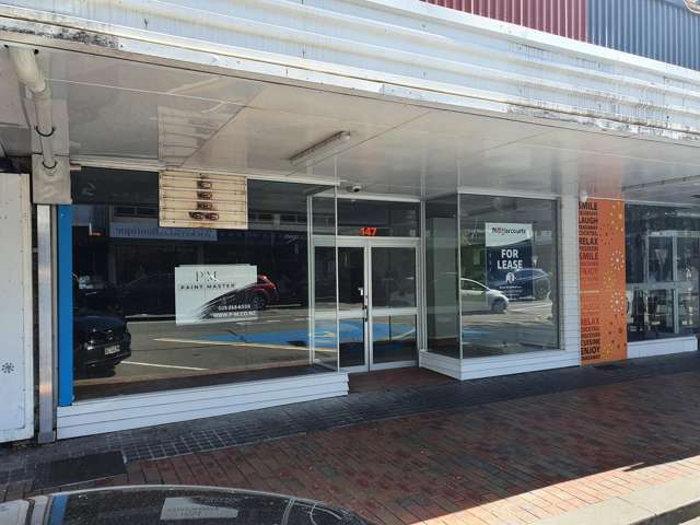 Retail Shop With Rear Loading For Lease