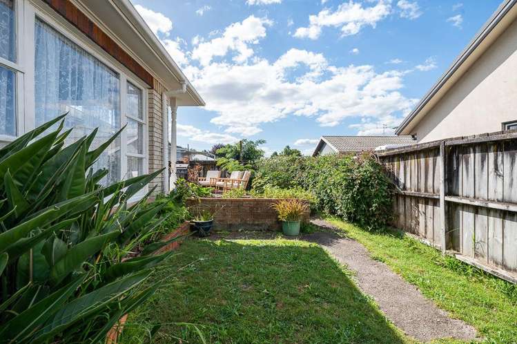 64 Galloway Street Hamilton East_21