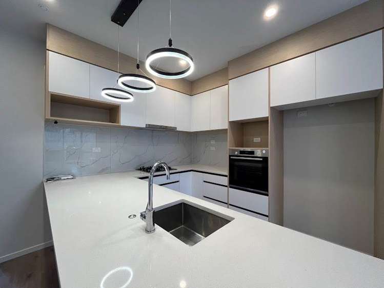 6 Te Rorea Lane Mount Roskill_2