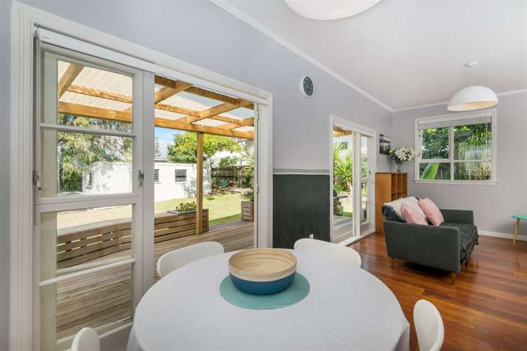 13 Coronation Street Belmont_17