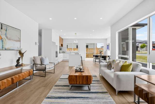 Coastal Living on Prime Corner Site - Clarks Beach