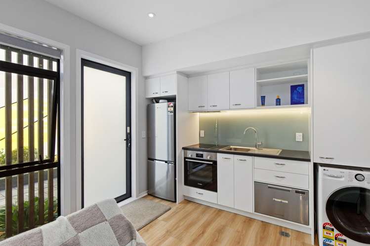 6/40A Dudley Street Hutt Central_3