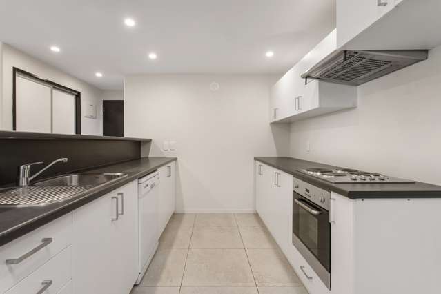 8/14 Brougham Street Addington_1