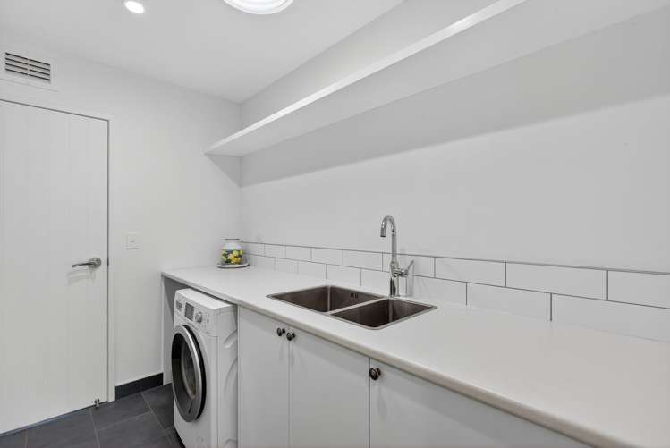 2 Lawrence Carter Drive Bombay_28