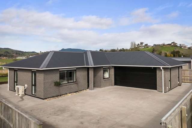 Privacy, Views and Contemporary Comfort