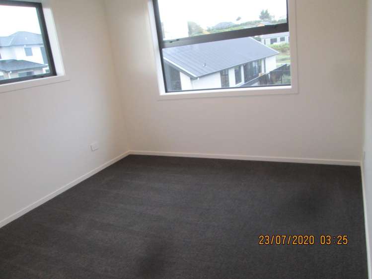 54 Featherstone Drive 2743_7