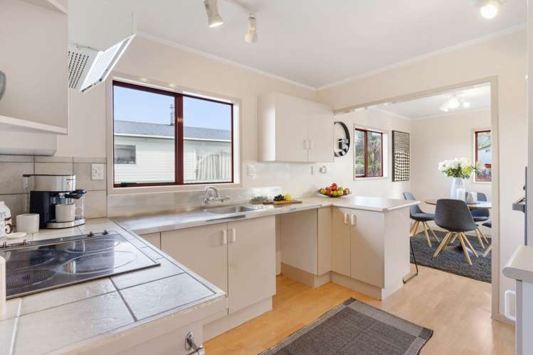 17a Statesman Street Henderson_13