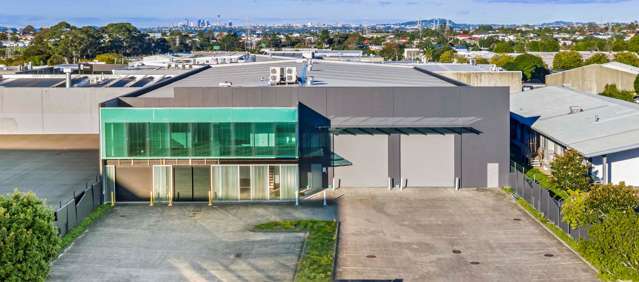 STANDALONE WAREHOUSE OF 2,558M²