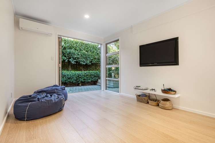 2/13 Waitemata Road Hauraki_14