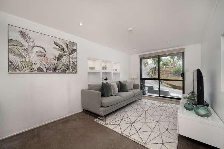 2/13 Beach Road Mellons Bay_10