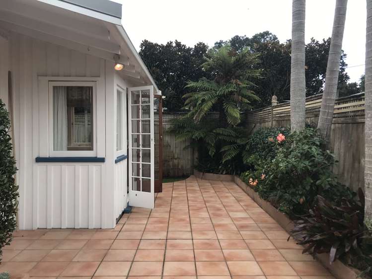 11 Hanlon Crescent Narrow Neck_11