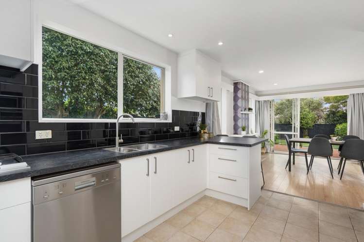 2/64a Toorak Avenue_3