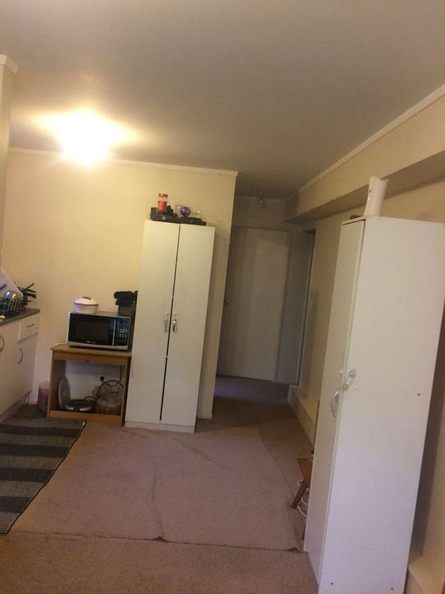 A cozy 2 double bedrooms self contained unit .