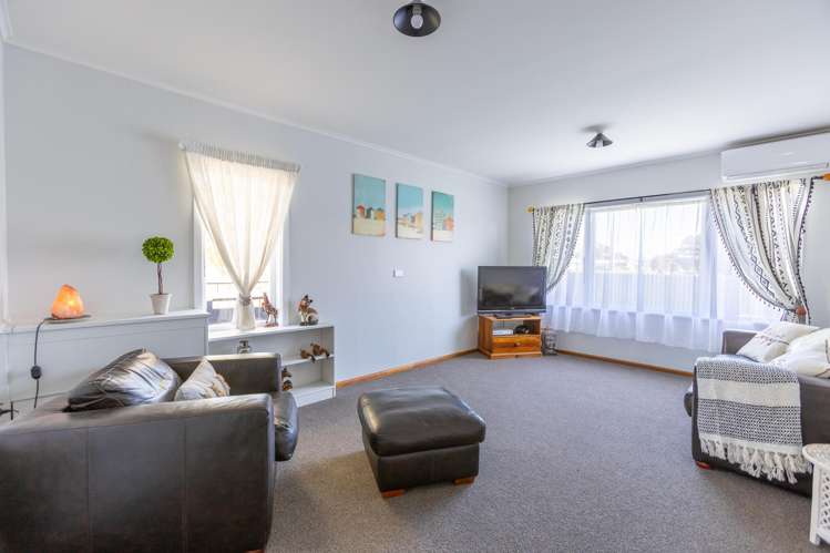 5b Harold Holt Avenue Onekawa_2