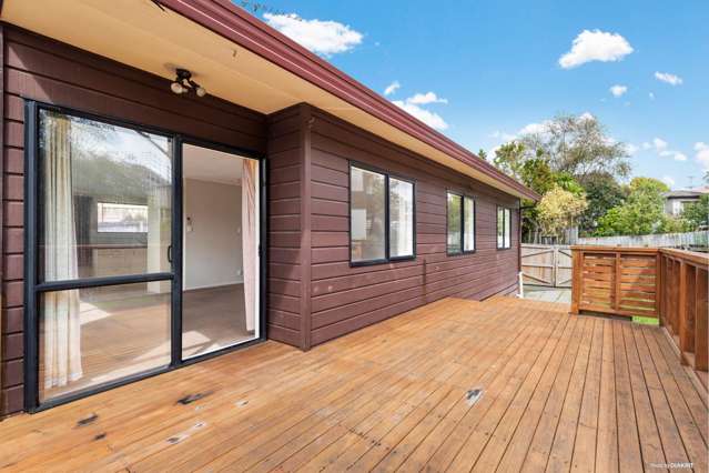 3/7 Duncan Avenue Te Atatu South_1