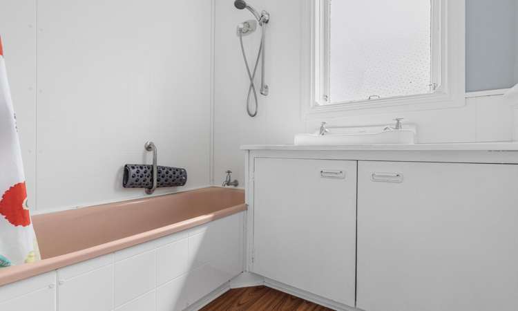 10 North Street Mokau_16