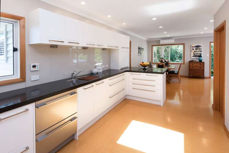 17 Glenfern Road Mellons Bay_22