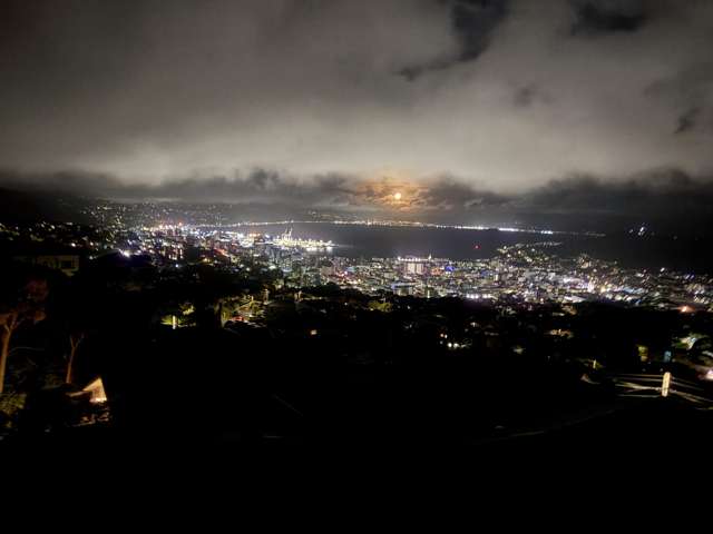 SNAP-UP THIS SUN-SOAKED CHARACTER BEAUTY