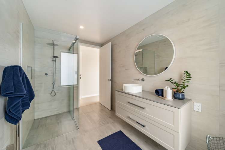 8 Ramarama Lane Crofton Downs_15