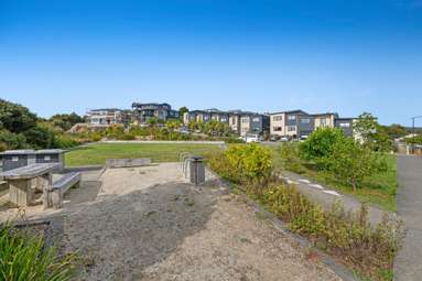 APT 1/3 Kawau Close_4