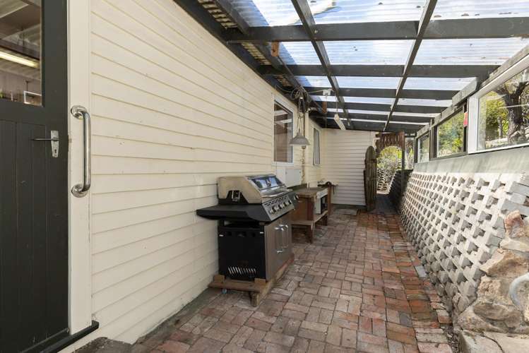 26 Airlie Street Glenduan_13