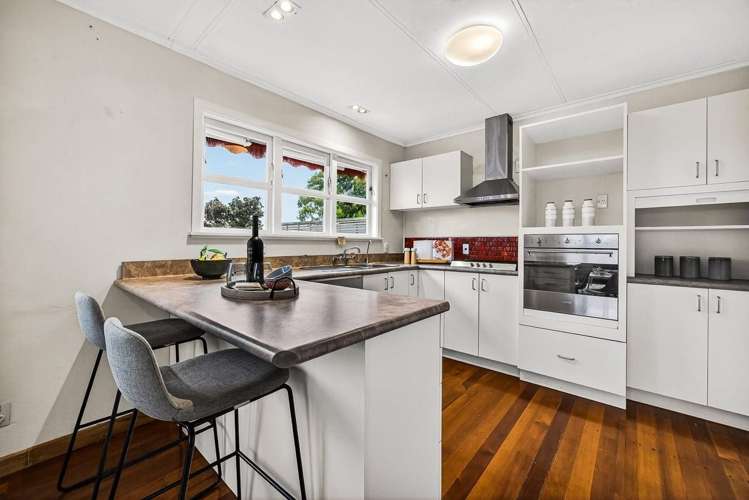 49 Tiroroa Avenue Te Atatu South_2