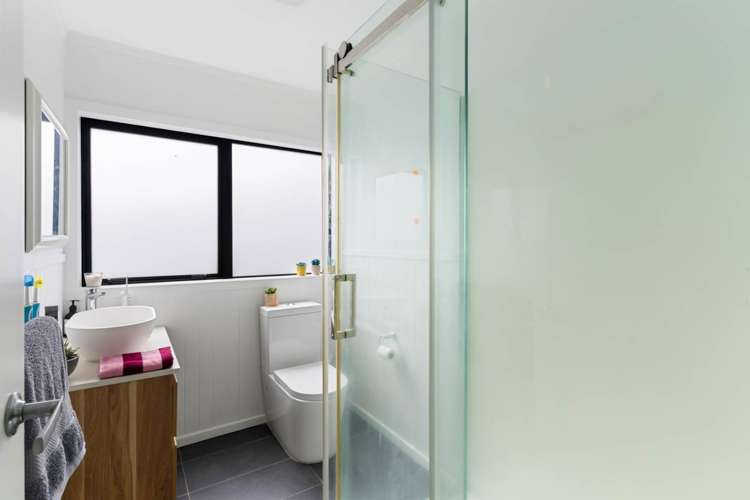 2/227 Meola Road Point Chevalier_13