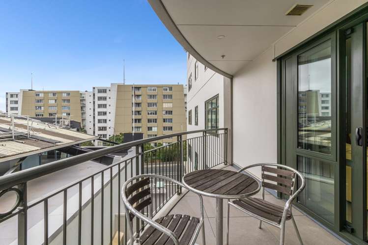 3A/118 Gladstone Road_3