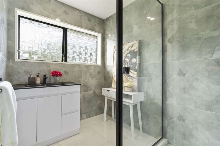 1/12 Frobisher Way Clendon Park_14