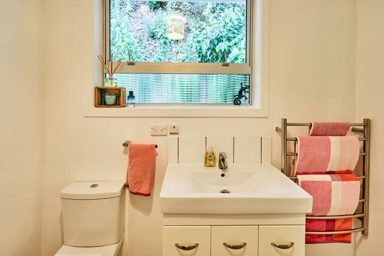 16 Voltaire Street Karori_11