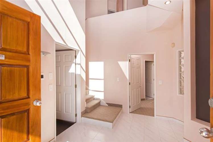 8 Woodview Rise Botany Downs_13