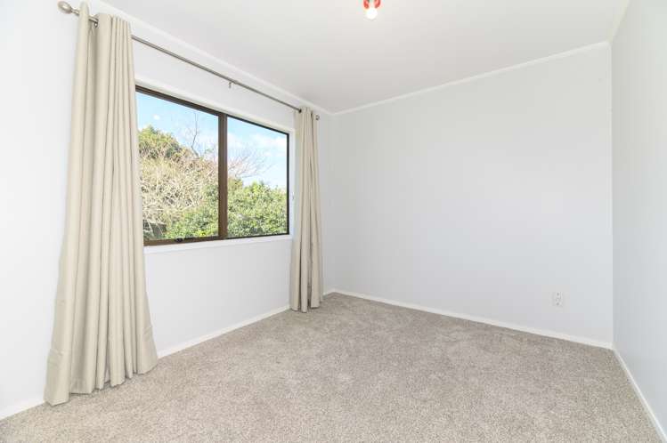 7 Castlewood Grove Blockhouse Bay_14