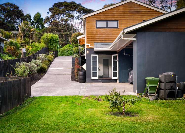 136 Woodlands Park Road Titirangi_17