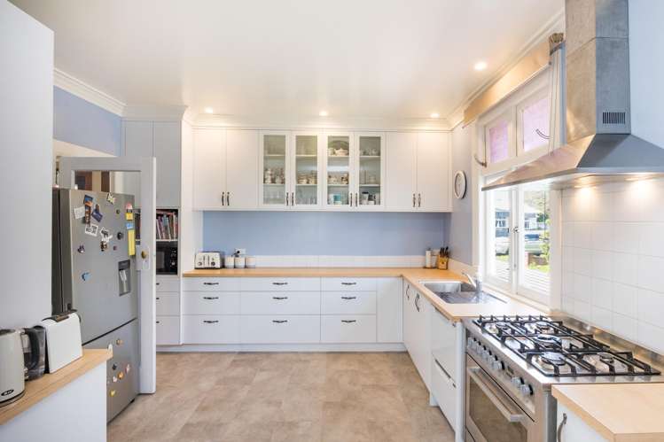 18 Burns Avenue Takaro_1