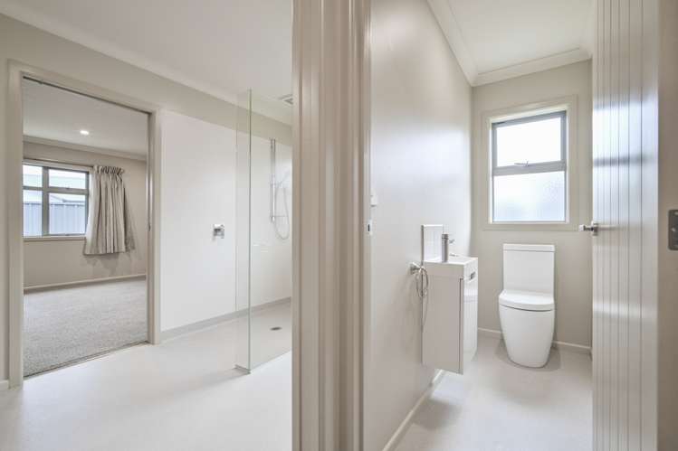 10 Sixty Mile Close Frimley_13