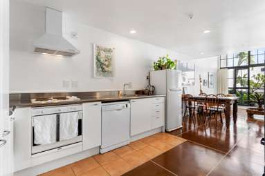 8/34 Pollen Street_4