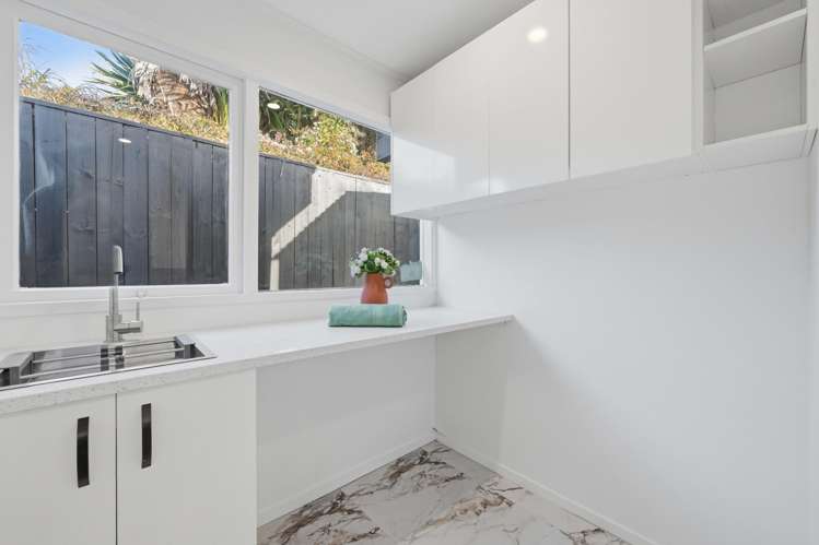 21 Lawrence Crescent Hill Park_18