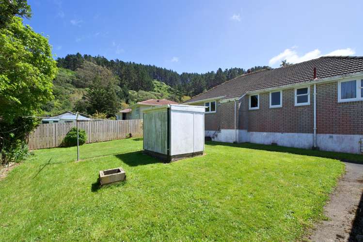3 Greer Crescent Tawa_16