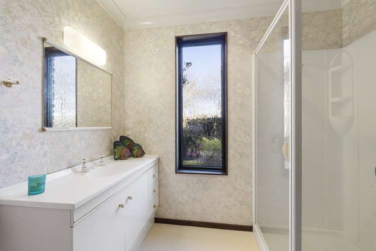 145 Racecourse Road Cambridge_17