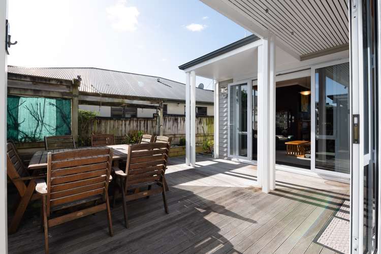 16 Thistlewood Avenue Hamilton East_17