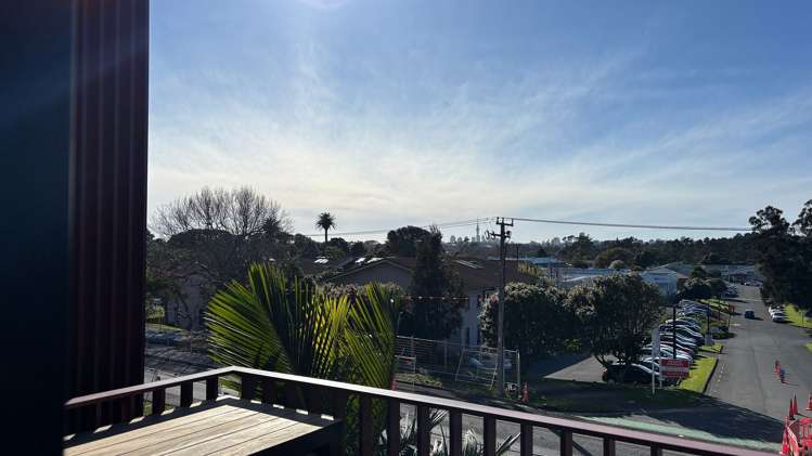 105/2B Te Ara Taurapa Point Chevalier_2