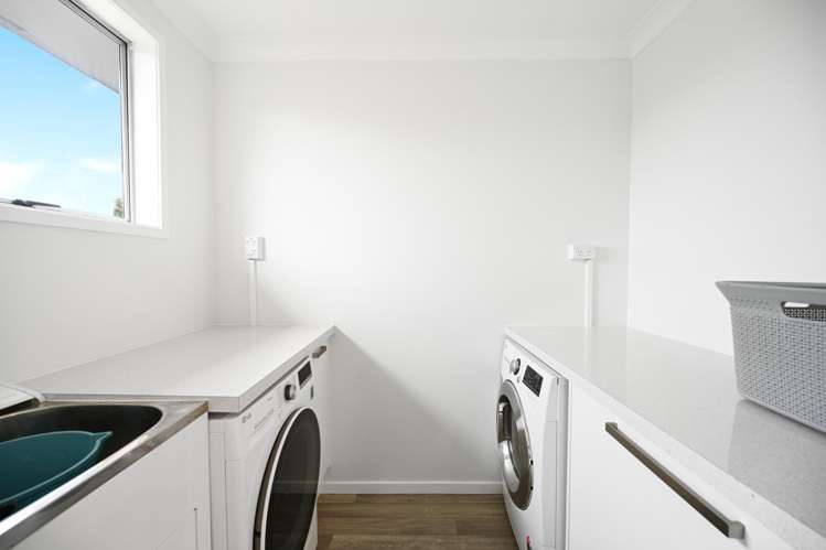 15 Lansdowne Crescent Glenview_15