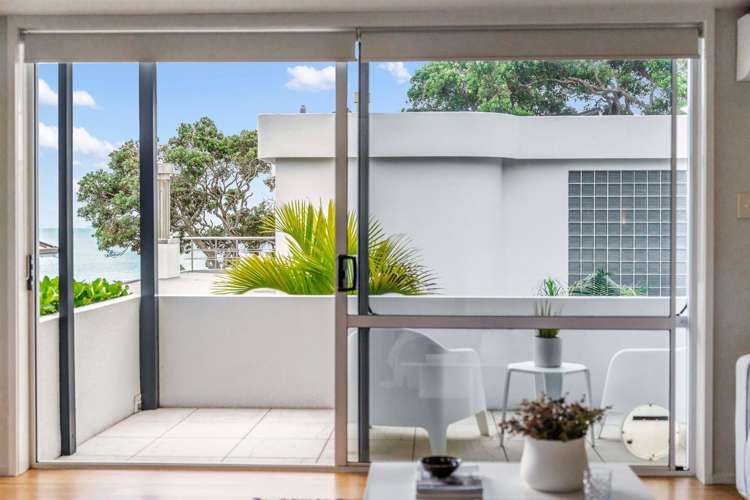 2/8a Audrey Road Takapuna_11