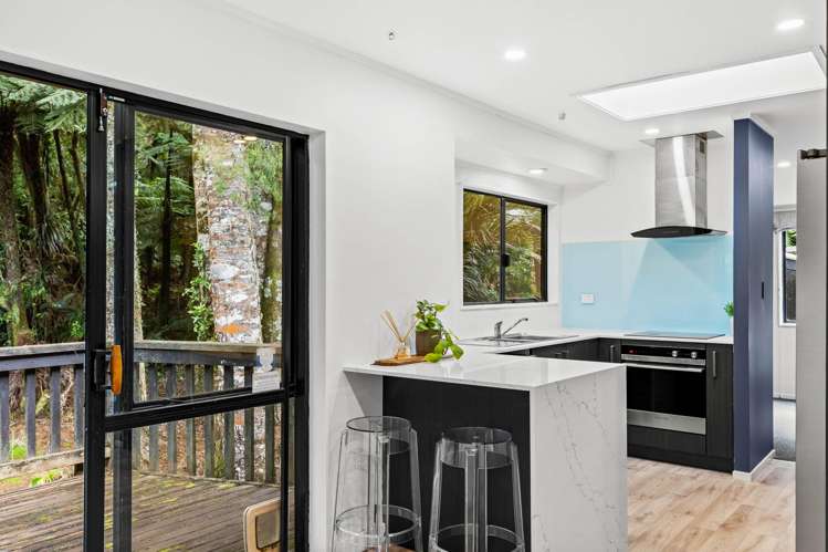 420 Scenic Drive Waiatarua_11