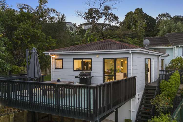 2/4 Kupari Place Totara Vale_10