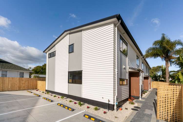 3/3 Royal View Road Te Atatu South_13