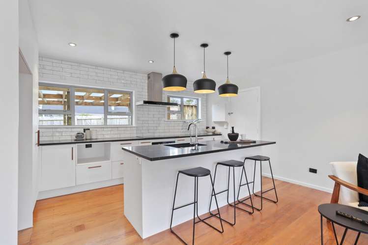 17 Golf Road New Lynn_7