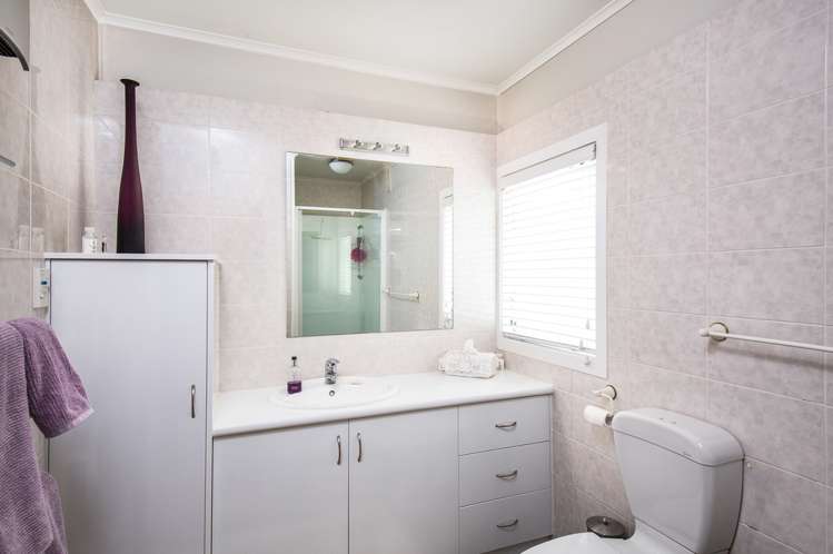 1/18 Holdaway Avenue Northcote_16